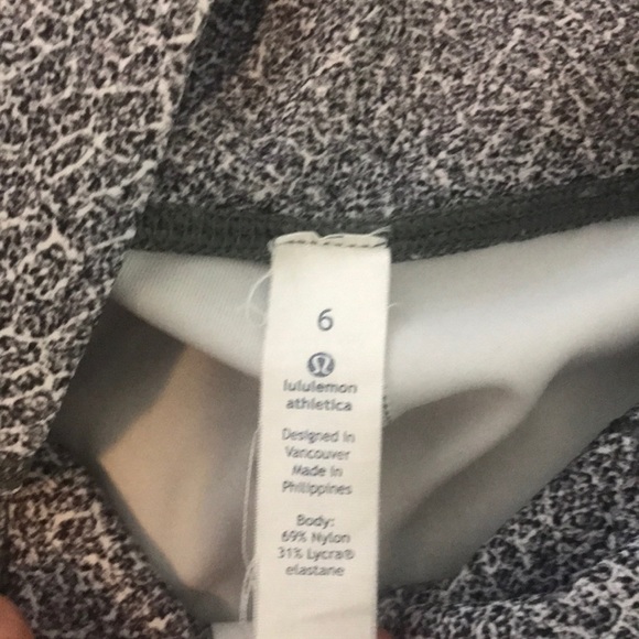 Cropped Lulu-Lemon Leggings - Picture 2 of 4